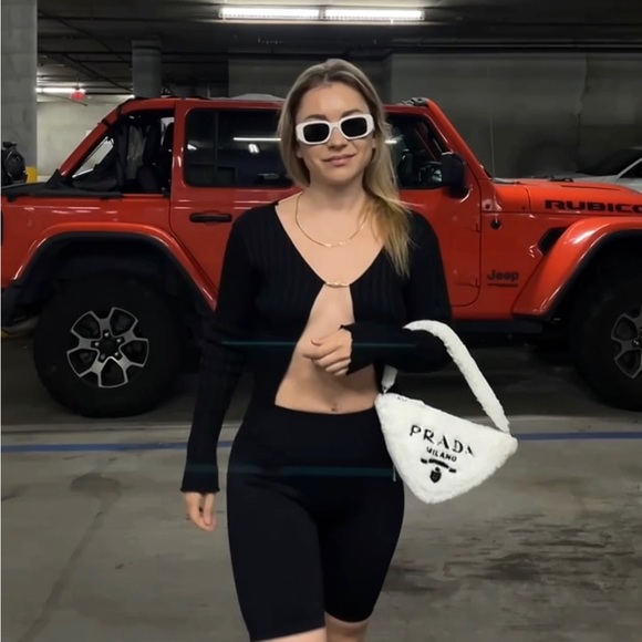 Knit Cardigan Cutout - Picture 3 of 3